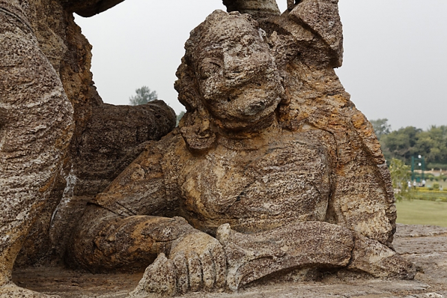 Konarak-Temple du soleil-071